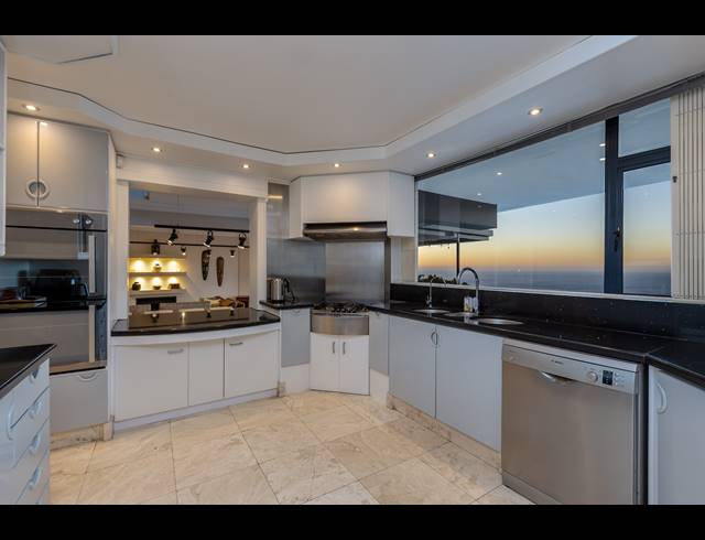 7 BEDROOM HOUSE TO LET IN CAMPS BAY